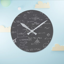 Svartvit schalckboard-matematikekvationer (Academi Rund Klocka