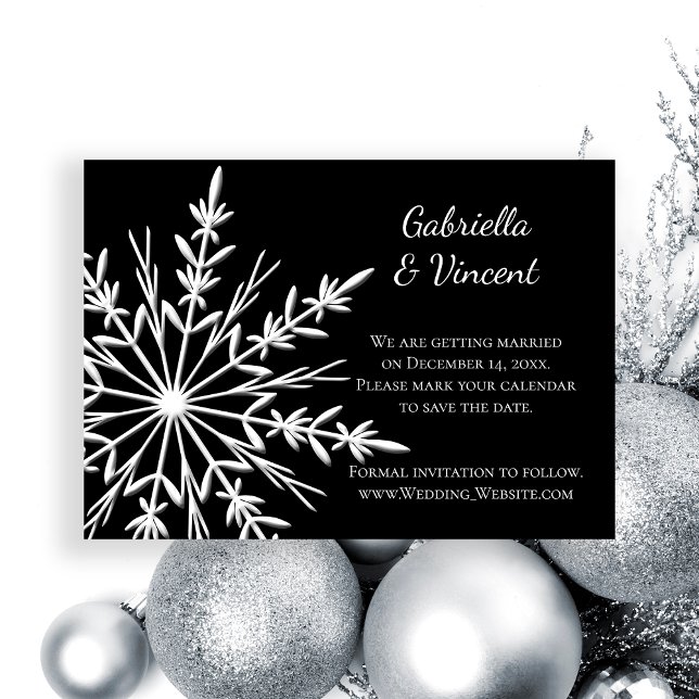 Svartvit snöflingvinter Vinterbröllop Spara datume Inbjudningar (Set a wintery  tone for your marriage with the Black White Snowflakes Winter Wedding Save the Date.)