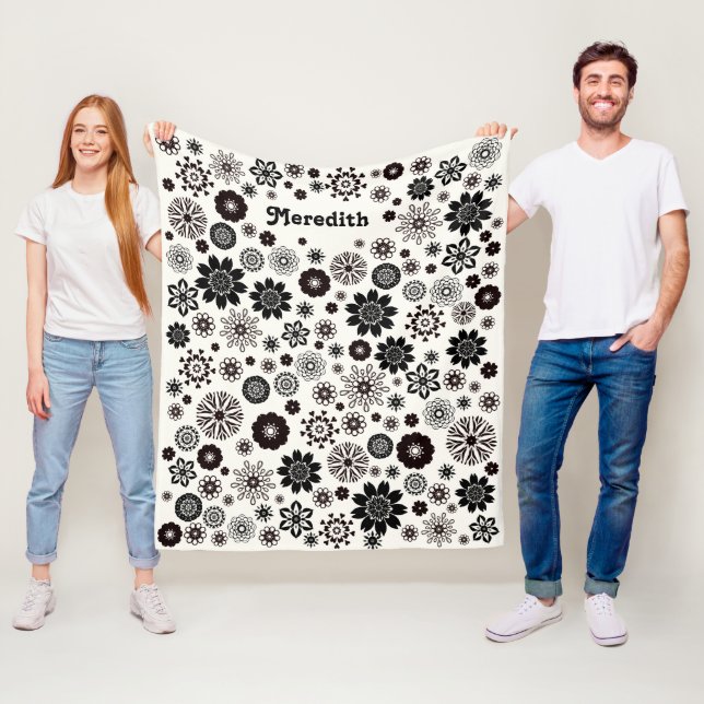 Svartvit Söt Blommor Boho Lägg till ditt namn Fleecefilt (På plats)