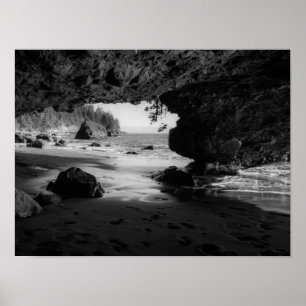 Svartvit strandgrotta poster