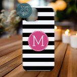 Svartvit stripe Mönster Shock rosa Monogram<br><div class="desc">En enkel design med en yta för monogram. Om du behöver justera teckningen eller ändra teckensnittet kan du klicka på anpassningsområdet. Då kommer du till designen i verktyg där du kan göra många ändringar.</div>