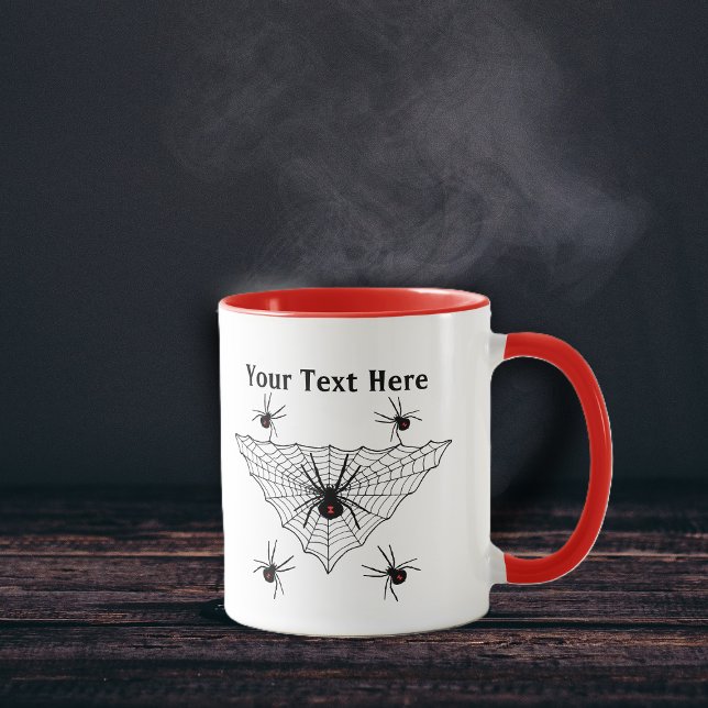 Svartvit, svart, svartvit, trekantig Webben Mugg (Creepy poison black widow spiders in and around triangle shaped black web on coffee or tea mug.)