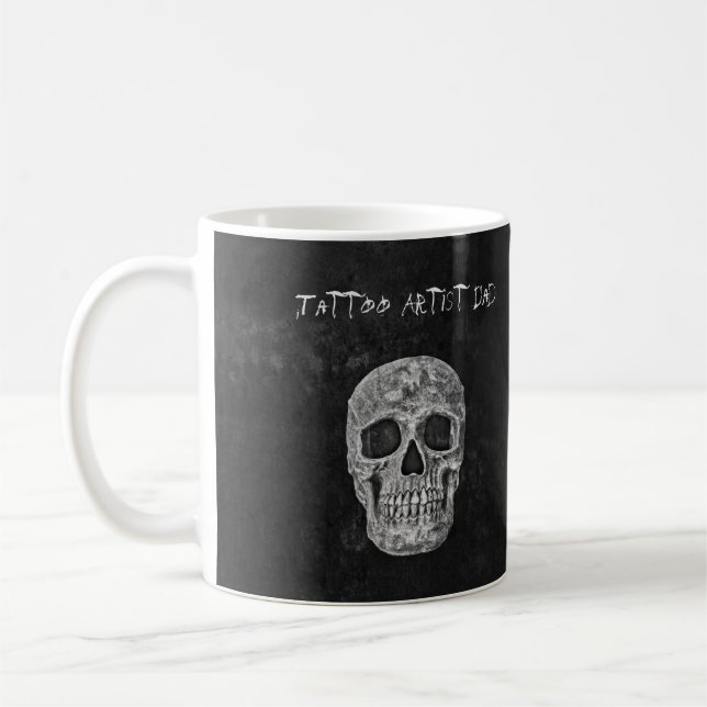 Svartvit Tattoartist av Pappa Gothic Skull Head Kaffemugg (Vänster)