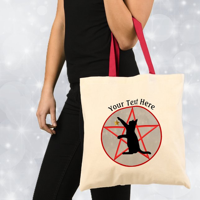 Svartvit, tema på Röd Pentagram i cirkel Tygkasse (Halloween bag with black cat gold star on red pentagram in circle on grey on tote bag.)