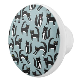 Svartvit Tuxedo-katt Knopp