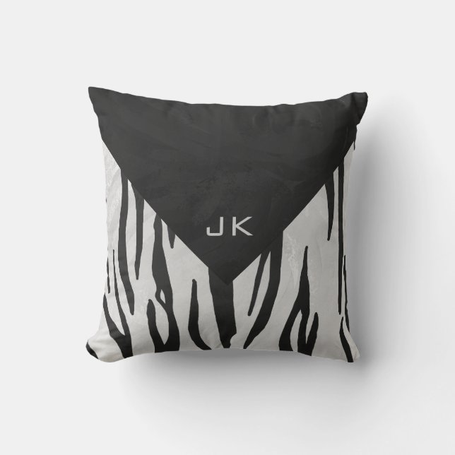 Svartvit utskrift av monogram tiger kudde (Framsida)