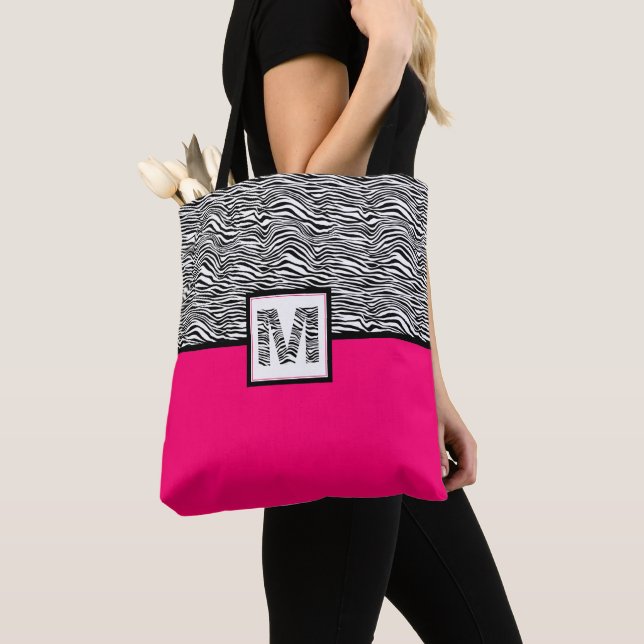 Svartvit Zebra tryck Monogram | SHOCK ROSA Tygkasse (Närbild)