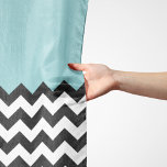 Svartvit Zigzag Mönster, Chevron, Blue Sjal<br><div class="desc">Elegant,  snyggt och sofistikerad zigzag (chevron) mönster i svart och vitt färg på blå bakgrund. Modern gåva och trendig,  perfekt för Zigzag älskare i livet.</div>