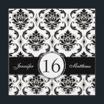 Svartvita damastast sweet sixteeninbjudningar inbjudningar<br><div class="desc">Svartvita damastast sweet sixteenfödelsedaginbjudningar. Orienteringsdesign av Elke Clarke ©2012. Licenserade diagram.  Skräddarsy med din 16th födelsedagsfest specificerar och personlig information. Denna sexton födelsedag inbjudan är ett sagolikt långt som meddelar din dotters sötsak 16 födelsedagfiranden.</div>