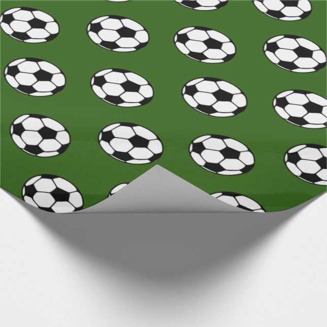 Svartvita fotbollbollar på grönt presentpapper (Hörn)