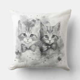 Svartvita kattungar med knärör och fjärilar kudde