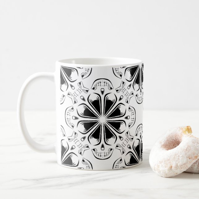 Svartvita Octoskull i geometriskt mönster Kaffemugg (Med munk)