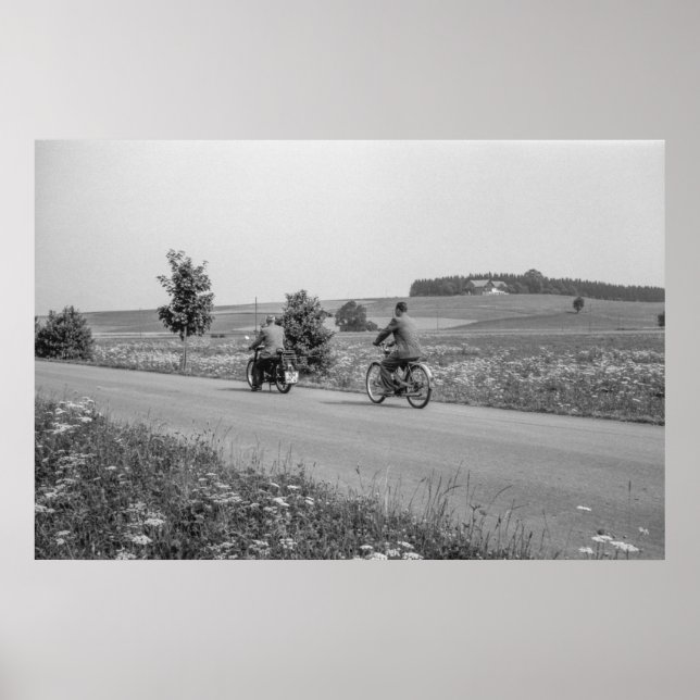 Svartvitt 1968 motorcykelcykel poster (Framsidan)