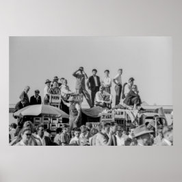 Svartvitt 1 968 Kråkor som tittar på Luft Show Poster