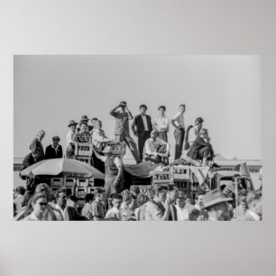 Svartvitt 1 968 Kråkor som tittar på Luft Show Poster