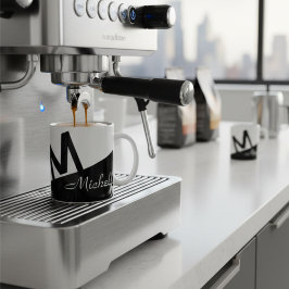 Svartvitt färg-block med monogrammad snyggt kaffemugg