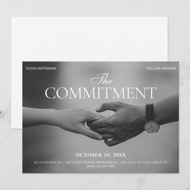 Svartvitt foto som håller hand förlovning inbjudningar (Fram/baksida)
