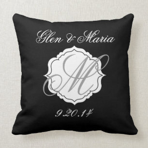 Svartvitt Monogrambröllop daterar kudder Kudde