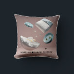 Sven och firad: 3D Osynligt arbete Kudde<br><div class="desc">En fängslande 3D-design där små blöjor,  blöjor och sömnig ögon dyker upp med mjukt ljus och skuggor,  som omger det kraftfulla budskapet "Seen & Celebrated" - en hyllning till föräldrarnas osynliga arbete.</div>