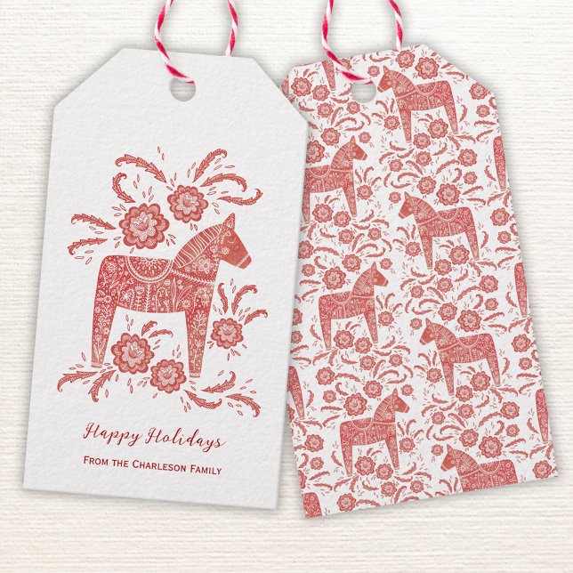 Svensk Dalahäst Röd Vit Personlig Presentetikett (Swedish Dala Horse red and white folk art personalized holiday gift tag with custom greeting)