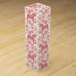 Svenska Dala Horse Red and White Presentask För Vinflaska<br><div class="desc">Traditionell svensk Dalecarlian Dala Horse folkart i rött och vitt. Originalkonst av Nic Squirrell.</div>