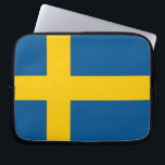 Svenska Flagga Laptop sleeve<br><div class="desc">Skydda din enhet i stil med vår eleganta laptop sleeve med flagga Sverige! Detta högkvalitativa laptop sleeve är mer än bara ett skyddshölje, det är ett firande i svensk kultur och pride. Den vibrerande designen visningar på ett framträdande sätt den ikoniska svenska flagga, skapar den ett unikt tillbehör som gör...</div>