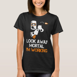 Svetsgåvor ser ut som Mortal... Jag jobbar för vi T Shirt