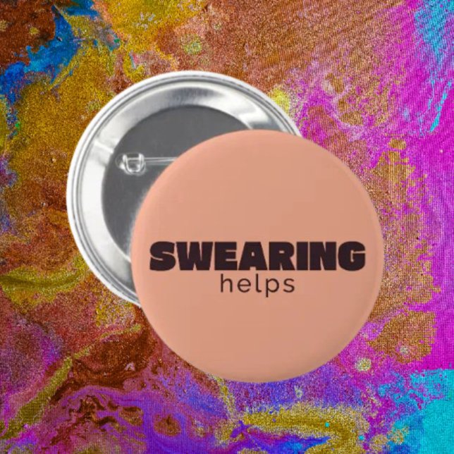 Swearing Helps Button – Funny Sarcastic Pin Knapp (Skapare uppladdad)
