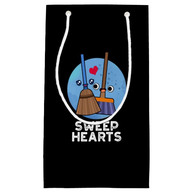 Sweep Hearts Funny Sweet Hearts Broom Pun Mörk BG (Framsidan)