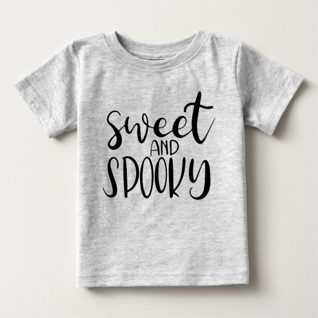 Sweet and Spooky Halloween Baby T-Shirt (Framsida)