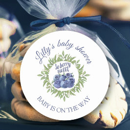 Sweet baby är på väg att klistra babybollar runt klistermärke