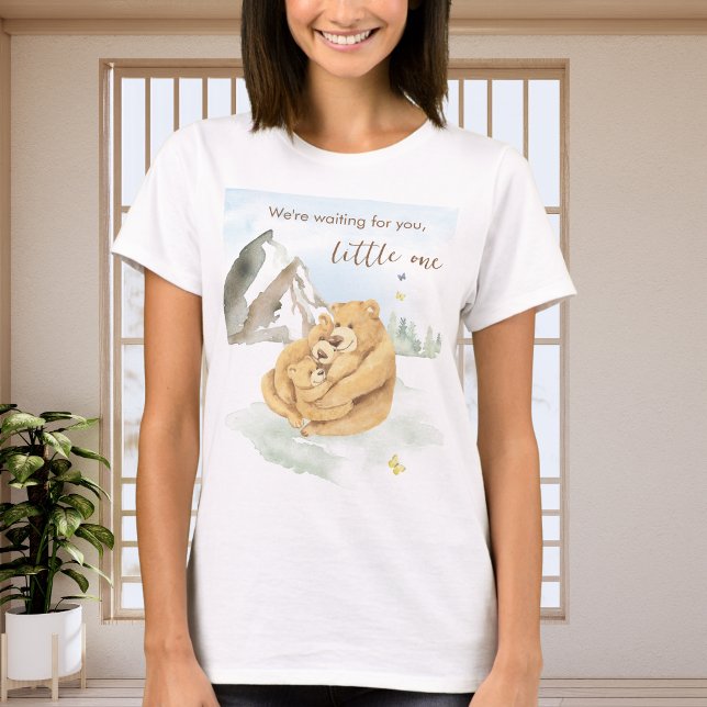 Sweet Beige Mountain Watercolor Bear Hug T Shirt (Skapare uppladdad)