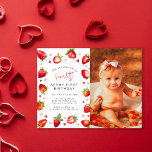 Sweet Berry First Birthday Photo Party Vykort<br><div class="desc">Tittar du kasta en minnesvärd första födelsedagsfest till din lilla prinsessa? Titta inte längre än de här, kära vykort! Med ditt favoritfoto, en färgfull uppsättning vattenfärgade jordgubbar och hjärtan i vackra röda nyanser och rosa, parad med en elegant, modern inbjudningsmall, är dessa inbjudan perfekter för att samla nära och kära...</div>