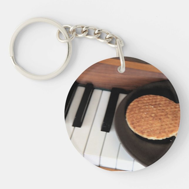 Sweet Harmony – Stroopwafel on Piano Key Holder Ke (Framsidan)