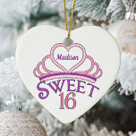 Sweet sixteen Anpassningsbar Rosa Hjärtjul Julgransprydnad Keramik<br><div class="desc">Personlig söt sweet sixteen födelsedagspresent julprydnad med ett vackert rosa tiara täckt med ett sött lila hjärta och din tonårsflickas namn inuti det. Ord Sweet 16 skrivet i vackert skript för din gigantiska tonåring.</div>