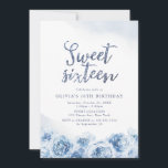 Sweet sixteen för skript blått blommigt i elegant  inbjudningar<br><div class="desc">Modern chic faux blue glitter ’sweet sixteen’-skript,  trendig glass blue water color blommigt design,  elegant and snyggt,  underbar gullig 16 födelsedagsfest inbjudan.</div>