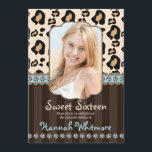 Sweet sixteen för tryck för Leopard för Inbjudningar<br><div class="desc">Tillfoga ditt foto till dessa sötsaken och önska formella inbjudningar för leopardtrycksweet sixteen med en leopardfläckbakgrund, subtila randar och en utskrivaven rhinestonediamant och bandlookdesign i ljust - slösa aqua, kräm, borstat guld och brons och bruna toner för mörk. BEHAGA, NOTERA: inga tredimensionella smyckningar har tillfogats till denna sänker den 16TH...</div>