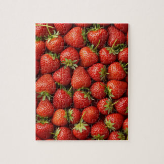 Sweet Summer Harvest: Luscious Strawberry Patch Pussel