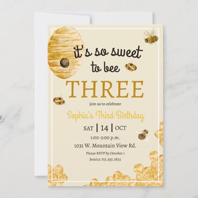 Sweet to Bee Three Honeycomb Bees Third Birthday Inbjudningar (Framsida)
