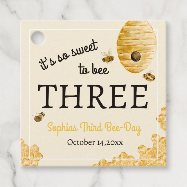 Sweet To Bee Three Third Birthday Bees Honeycomb Gåvor Etiketter (Framsida)