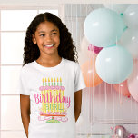Sweet Whimsical Birthday Girl T Shirt<br><div class="desc">Ge din födelsedag-flicka uppmärksammas och gör hennes dag extra speciell med den här vita födelsedagsflickan T-shirt. Grönt och gult gör den här födelsedagstårtan toppen söt.</div>