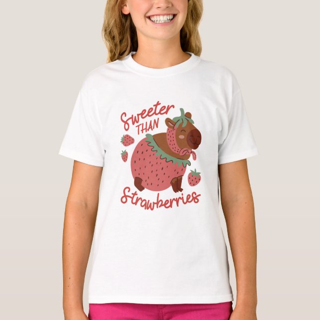 Sweeter Than Strawbär Capybara T Shirt (Framsida)