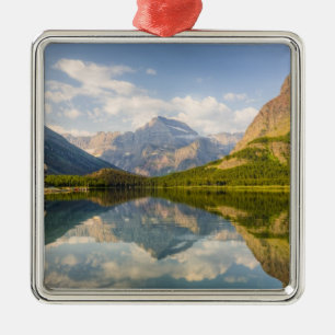 Swiftcurrent Lake med Many Glacier hotel och Julgransprydnad Metall