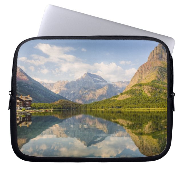 Swiftcurrent Lake med Many Glacier hotel och Laptop Fodral (Framsidan)