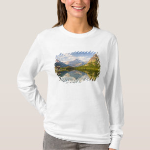 Swiftcurrent Lake med Many Glacier hotel och Tee Shirt