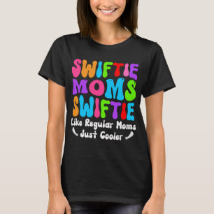 Swiftie Mammor Klubb som vanligt Mamma Bara kylare T Shirt
