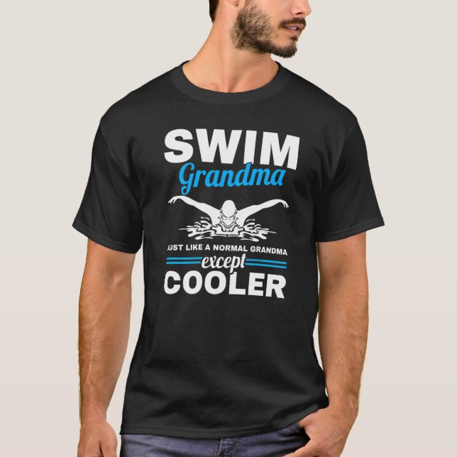 Swimmer Grandmor Simma Grandma Swimming T Shirt (Framsida)