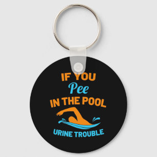 Swimmer Pee i Bassäng Nyckelring