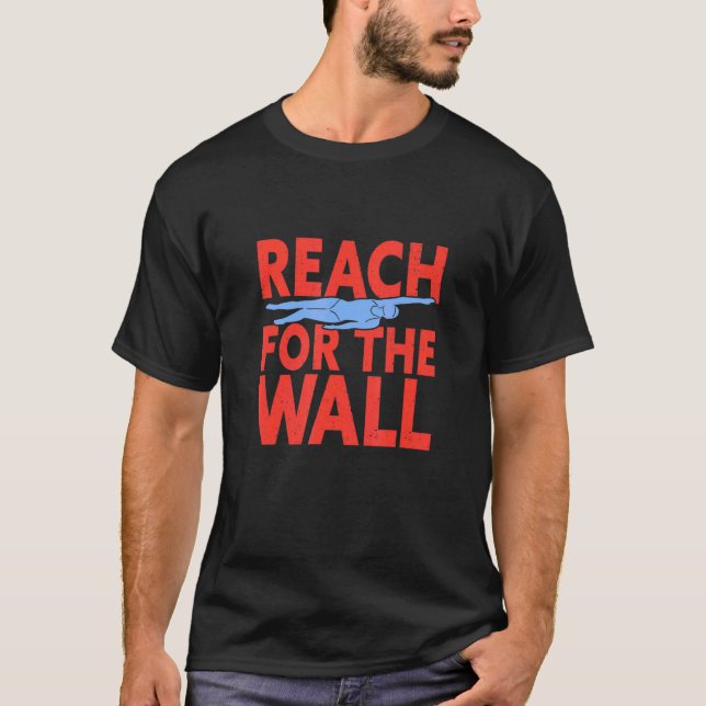 Swimmer Reach for Wall Swimming Simma Team T Shirt (Framsida)