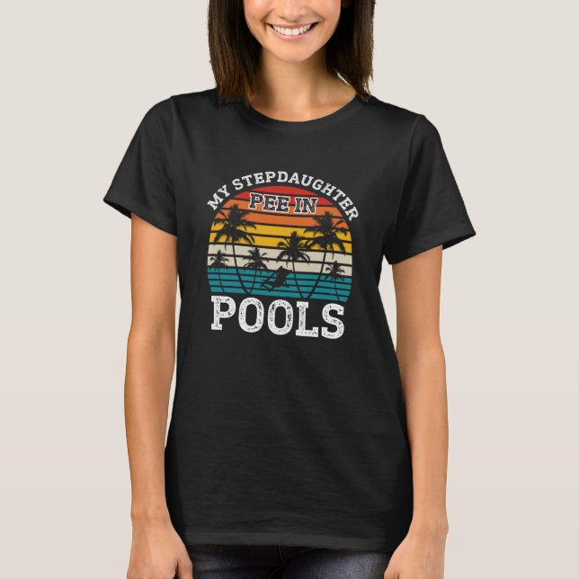Swimmer Swimming Joke Retro Stepdotter Pee in Po T Shirt (Framsida)